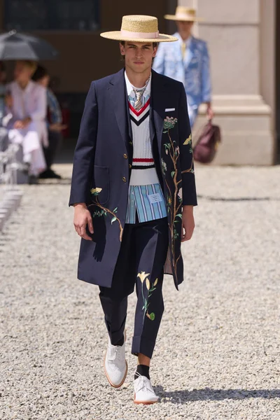 Look 18